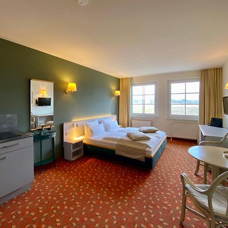 Hotel Am Mueritz-Nationalpark Варен Екстериор снимка