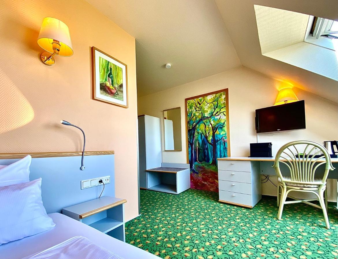 Hotel Am Mueritz-Nationalpark Варен Екстериор снимка