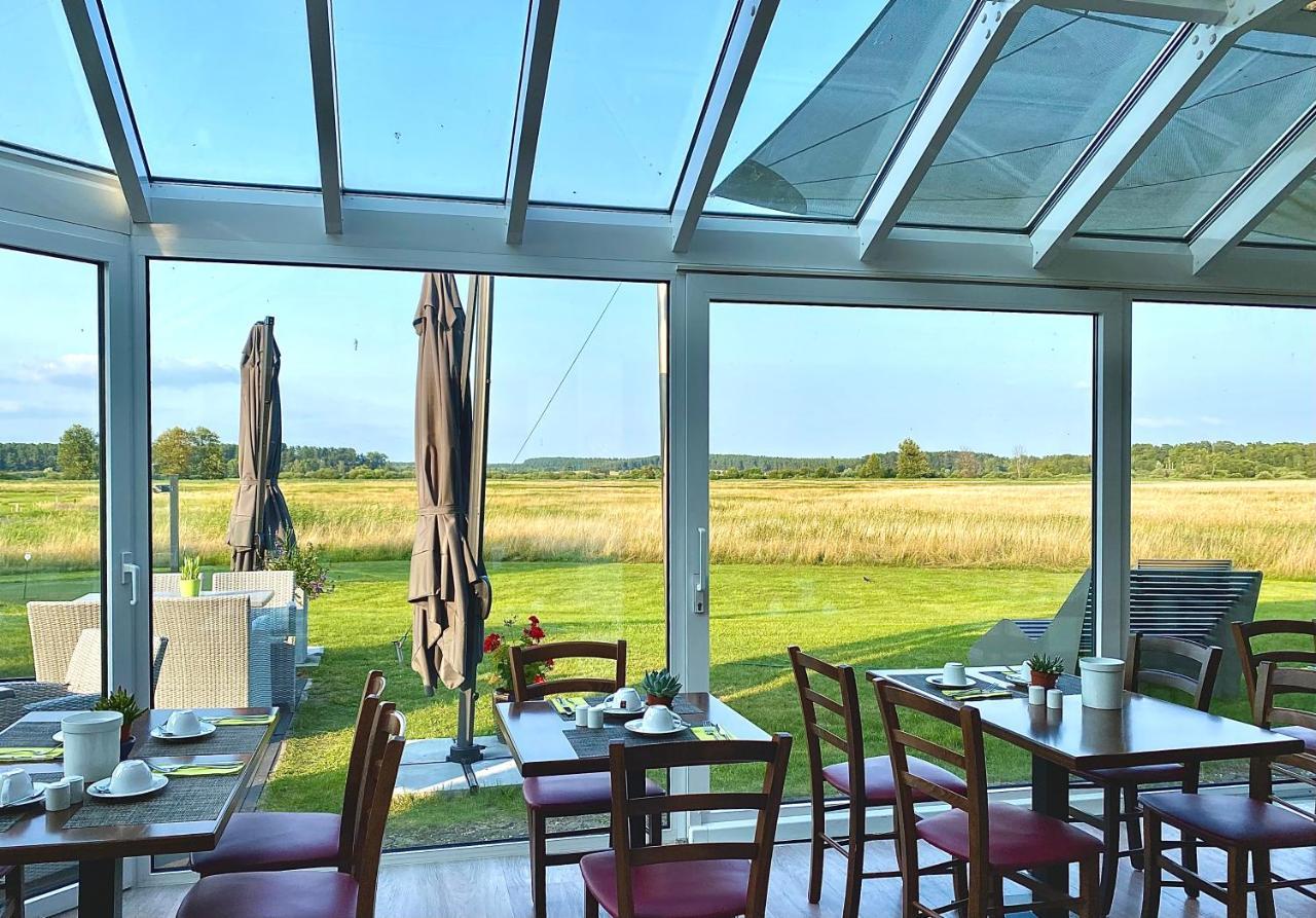 Hotel Am Mueritz-Nationalpark Варен Екстериор снимка