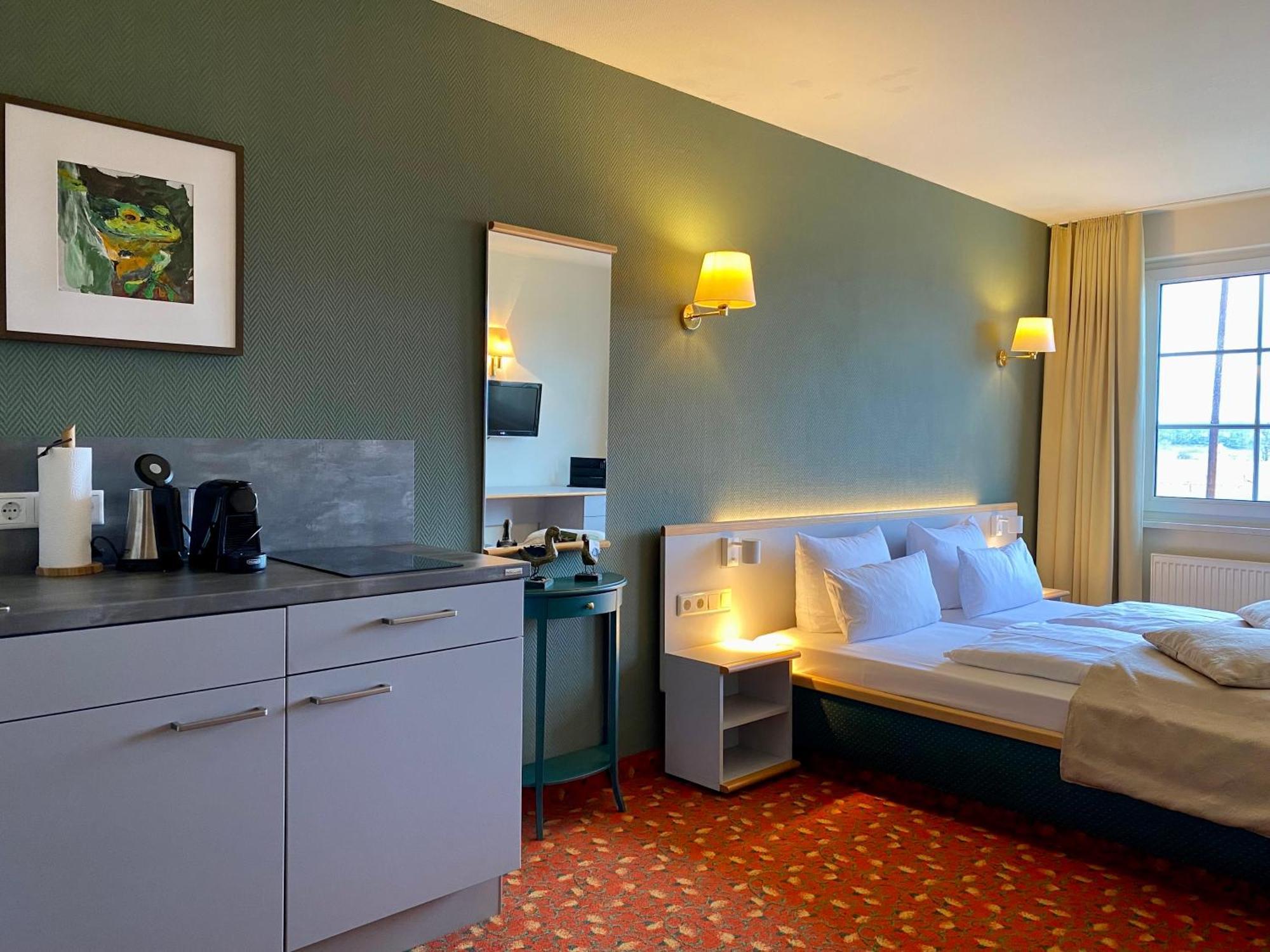 Hotel Am Mueritz-Nationalpark Варен Екстериор снимка