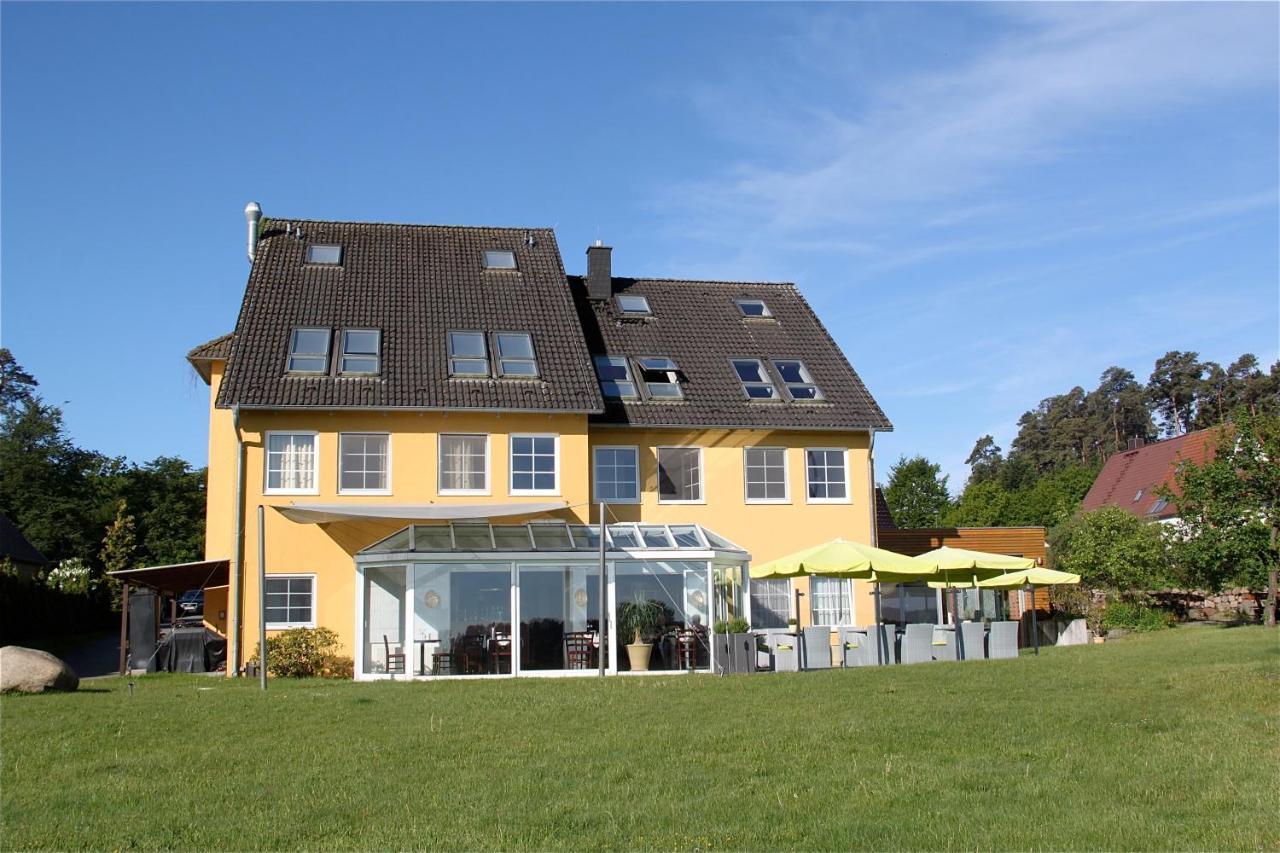 Hotel Am Mueritz-Nationalpark Варен Екстериор снимка