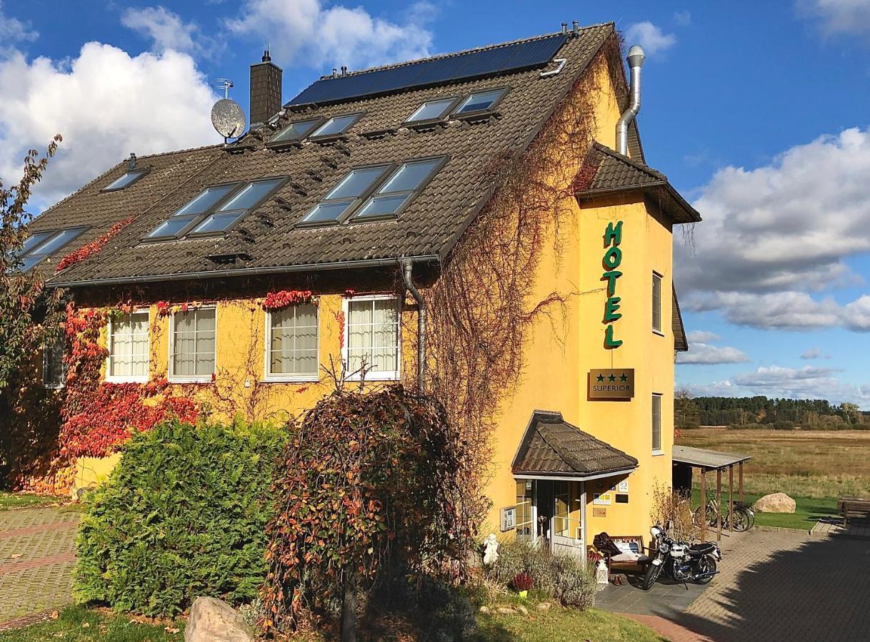 Hotel Am Mueritz-Nationalpark Варен Екстериор снимка